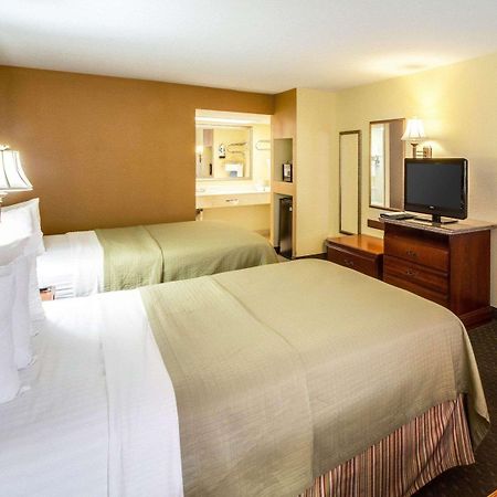 איגל פאס Econo Lodge Inn & Suites מראה חיצוני תמונה