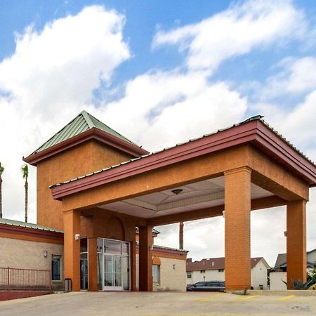 איגל פאס Econo Lodge Inn & Suites מראה חיצוני תמונה