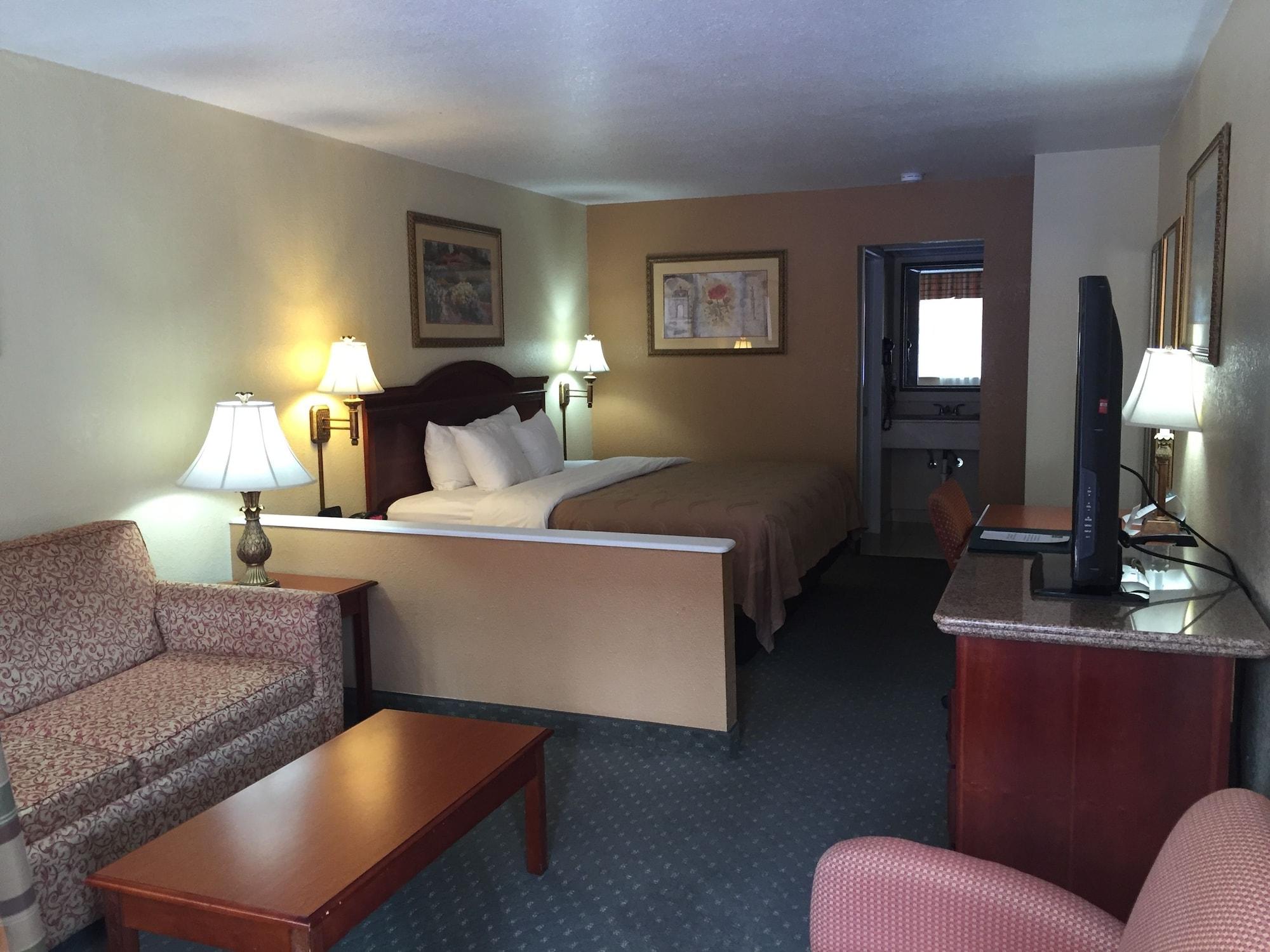 איגל פאס Econo Lodge Inn & Suites מראה חיצוני תמונה