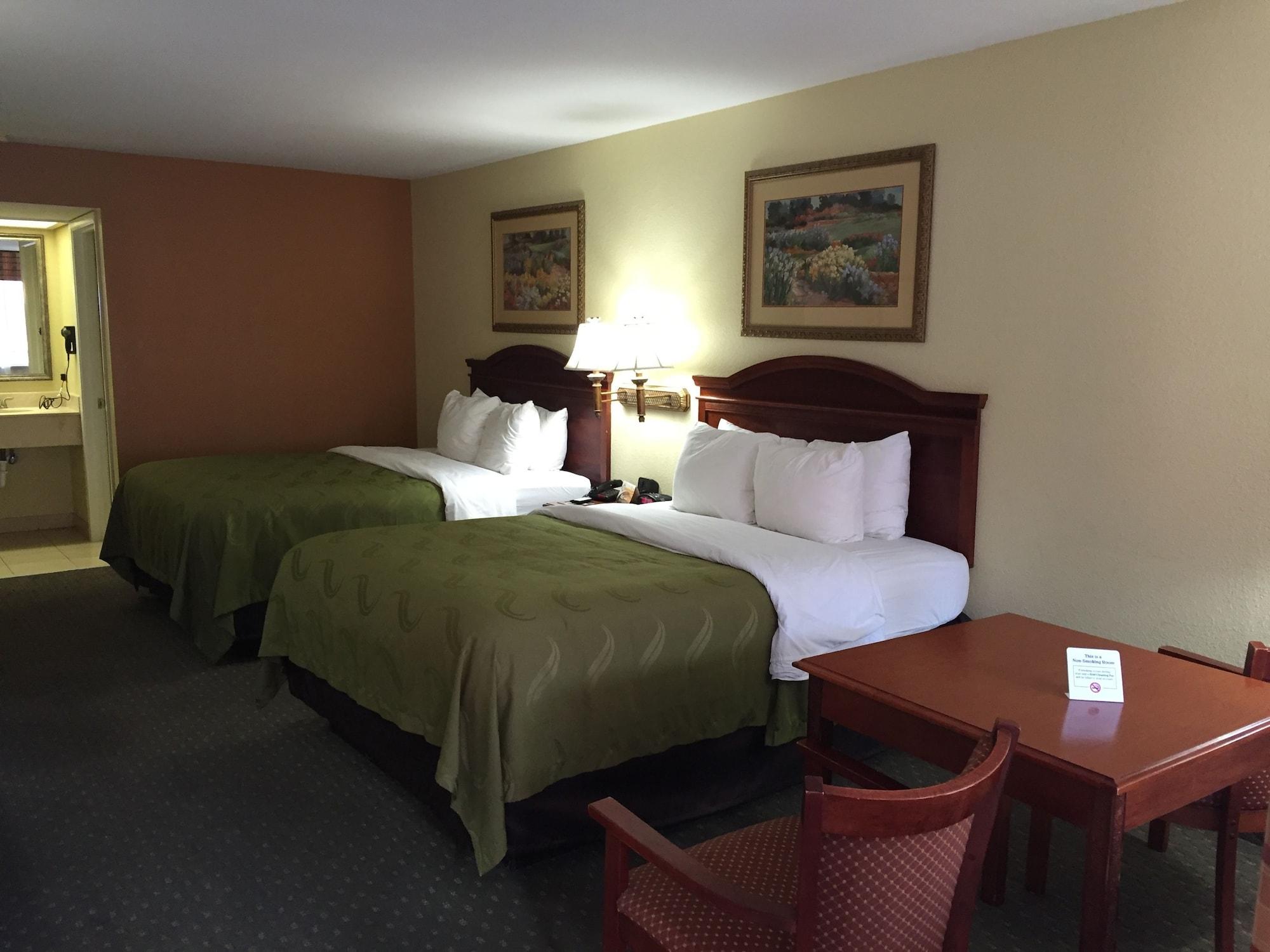 איגל פאס Econo Lodge Inn & Suites מראה חיצוני תמונה