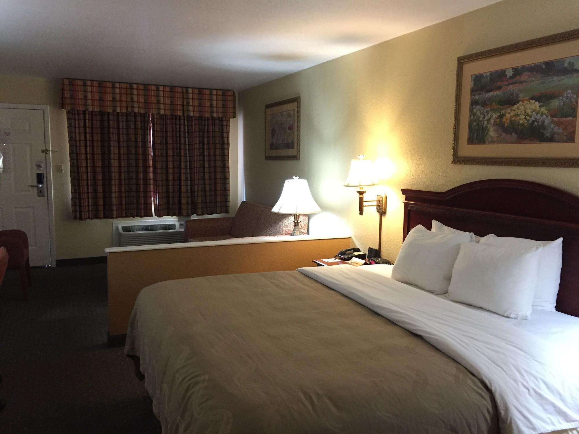 איגל פאס Econo Lodge Inn & Suites מראה חיצוני תמונה