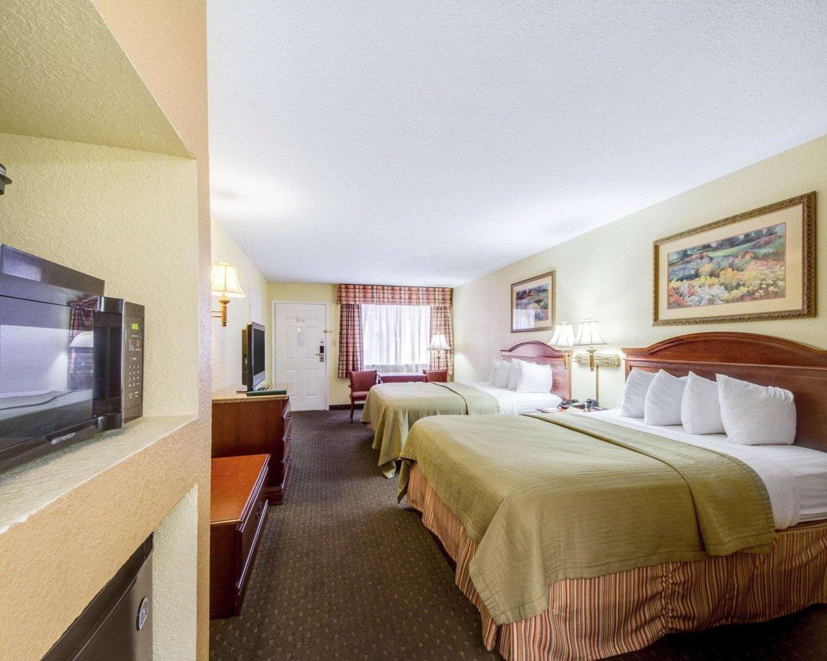 איגל פאס Econo Lodge Inn & Suites מראה חיצוני תמונה