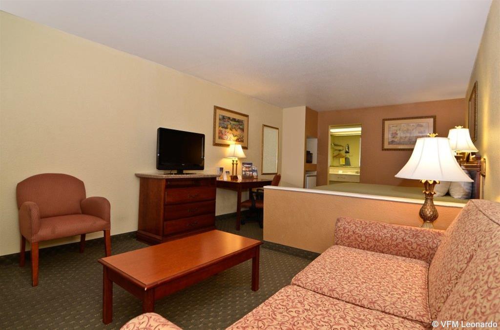 איגל פאס Econo Lodge Inn & Suites מראה חיצוני תמונה