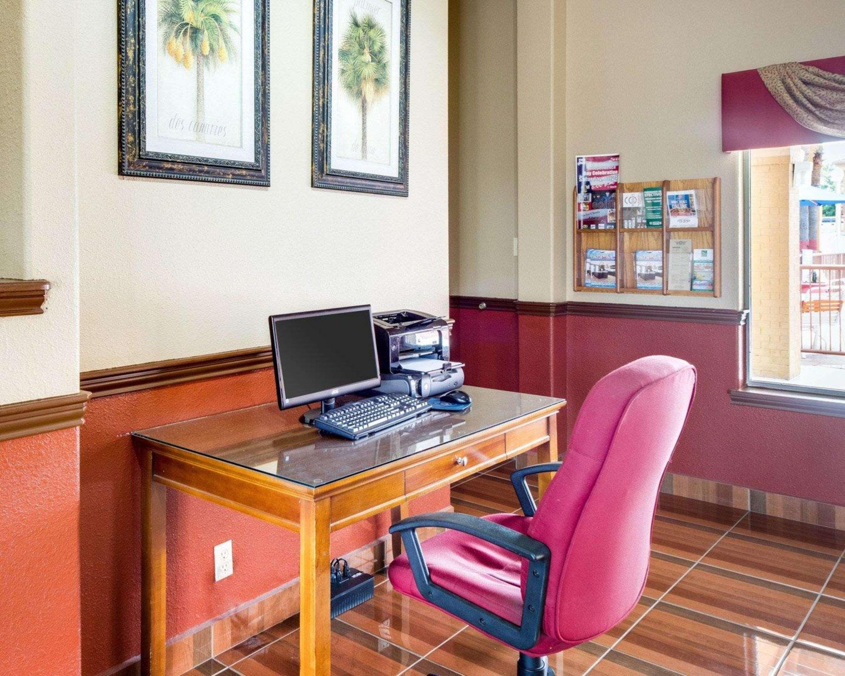 איגל פאס Econo Lodge Inn & Suites מראה חיצוני תמונה