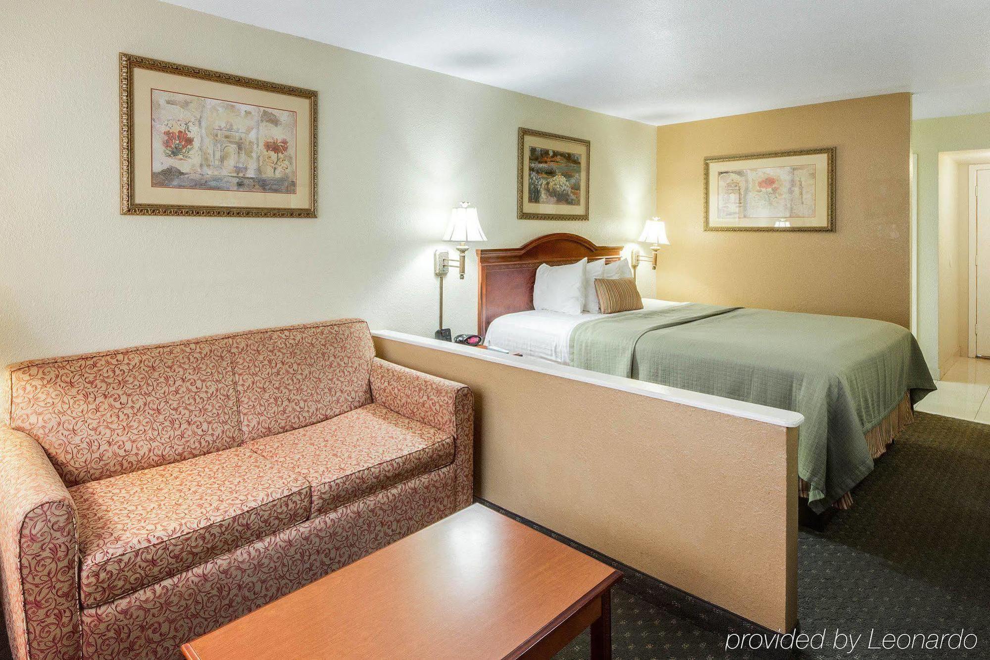 איגל פאס Econo Lodge Inn & Suites מראה חיצוני תמונה