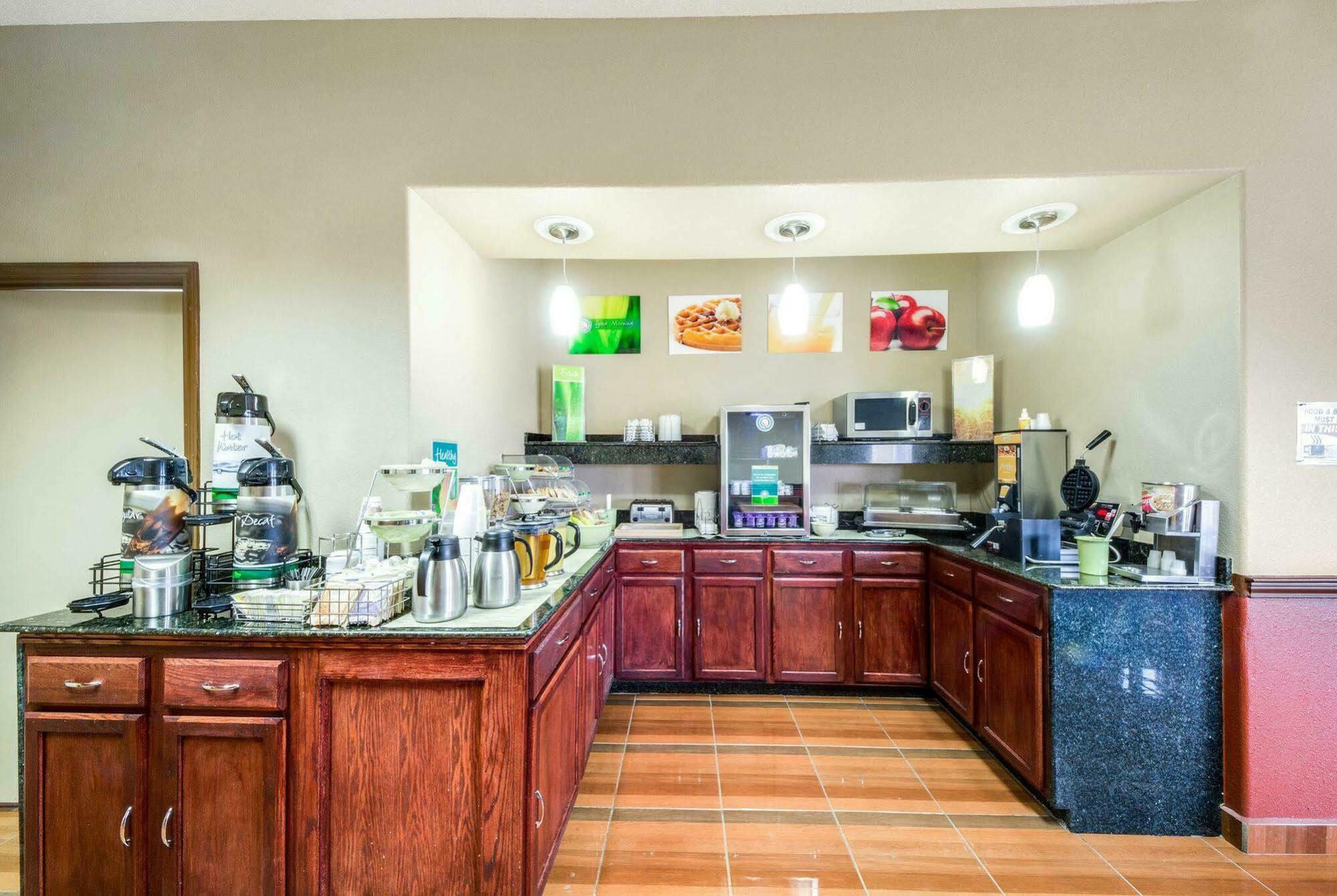 איגל פאס Econo Lodge Inn & Suites מראה חיצוני תמונה