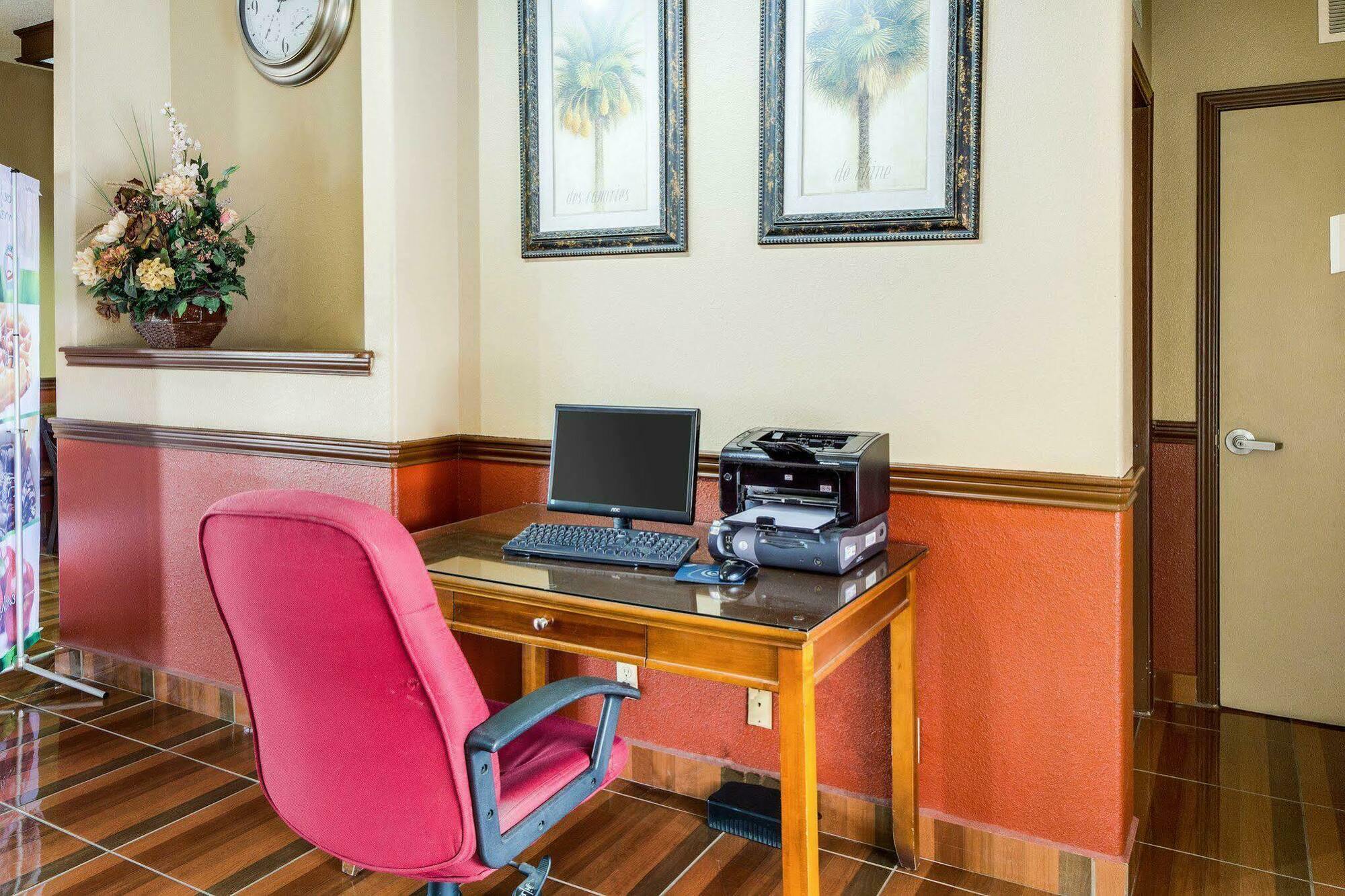 איגל פאס Econo Lodge Inn & Suites מראה חיצוני תמונה